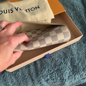 Authentic LV Sarah wallet
